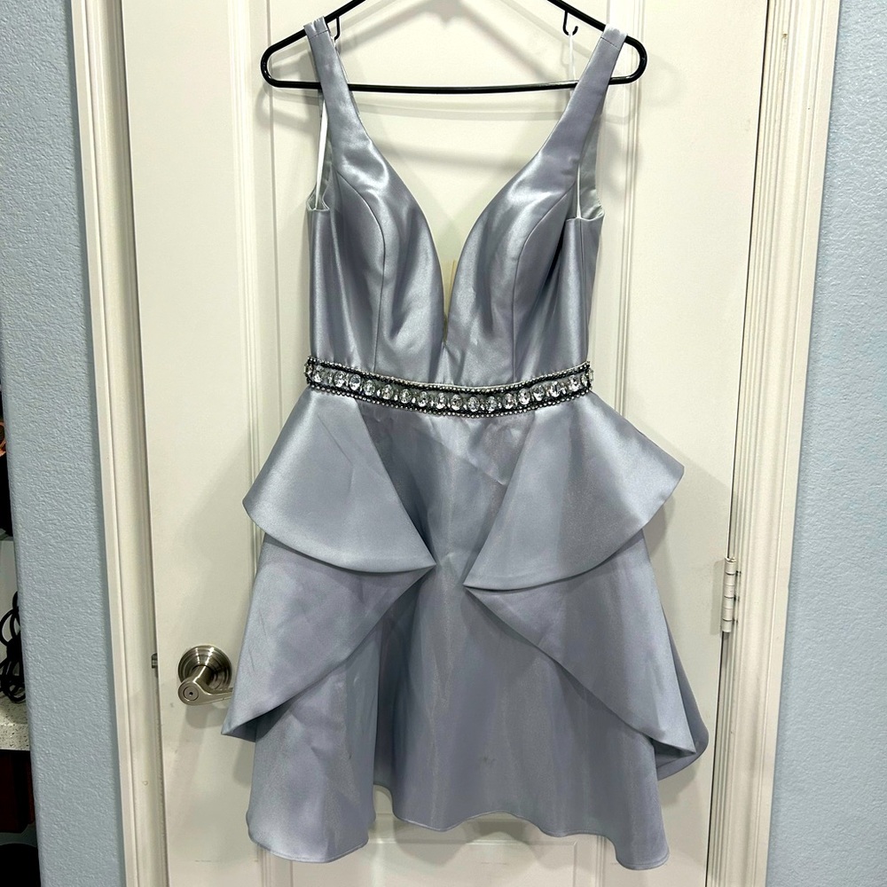 Alyce couture Paris 3765 Silver Dress size 6